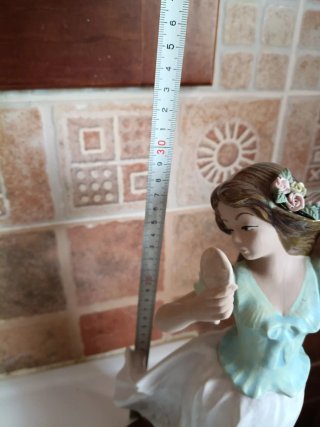 Figura cerámica mujer espejo