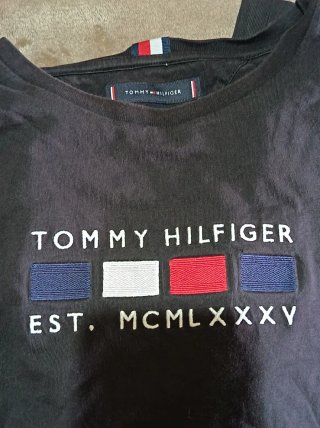 Camiseta Tommy Hilfiger manga larga negra