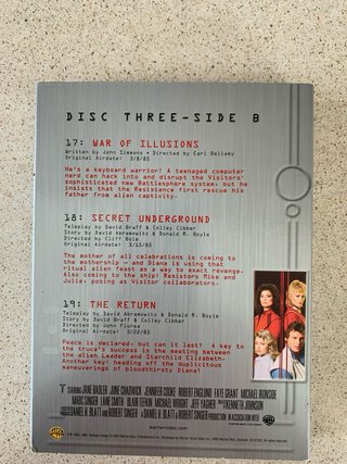 3 DVD de la serie.  V , caja no es metálica.