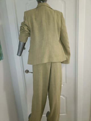 Traje de chaqueta y pantalón verde