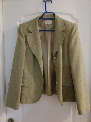 Traje de chaqueta y pantalón verde