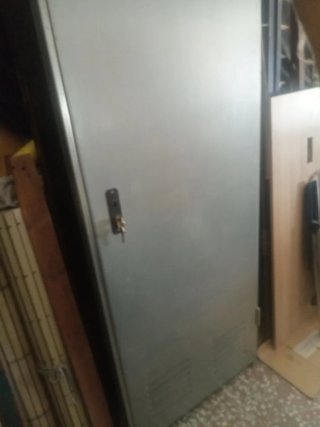 Puerta metálica nueva a estrenar
