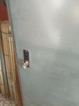 Puerta metálica nueva a estrenar