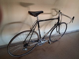 Bicicleta de carretera negra