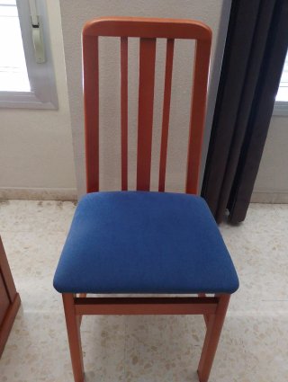 Silla de comedor madera y tela azul