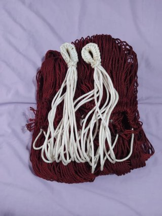 Hamaca artesanal de tela roja