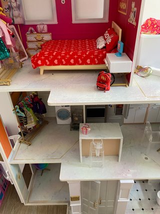 Casa Rainbow High con accesorios