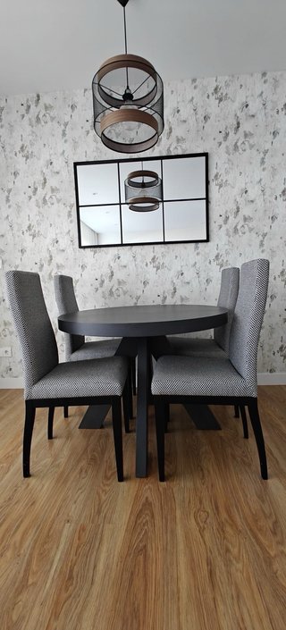 Mesa comedor redonda y 4 sillas