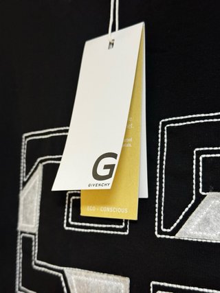 Camiseta Givenchy Negra Logo Cuadrado