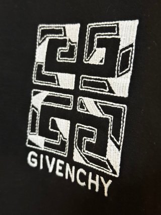 Camiseta Givenchy Negra Logo Cuadrado