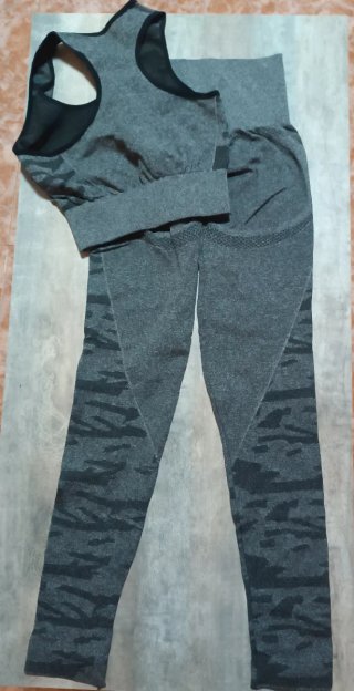 Conjuntos deportivos mujer gris,rojo y negro
