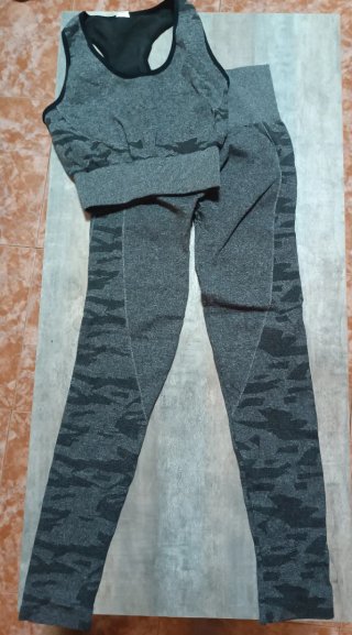 Conjuntos deportivos mujer gris,rojo y negro