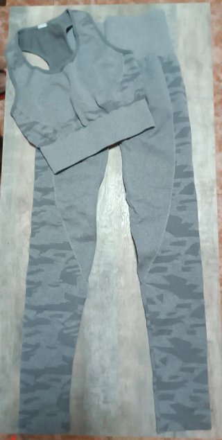 Conjuntos deportivos mujer gris,rojo y negro