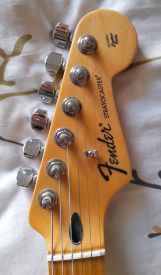 Fender Stratocaster MIM Mejorada