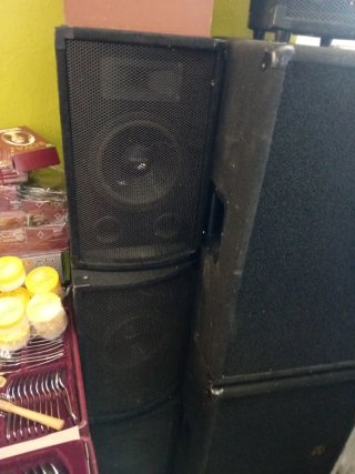 Altavoces negros