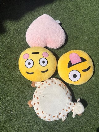 Cojines Peluche Corazón y Emojis