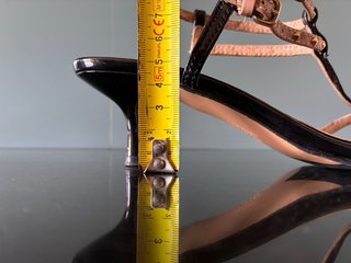 Sandalias de tiras con tachuelas
