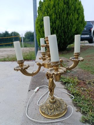 Candelabro de metal dorado antiguo