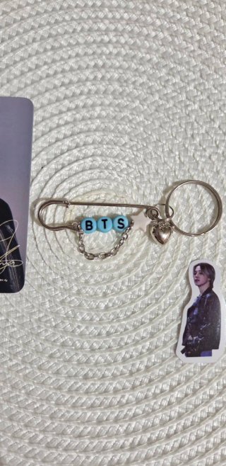 Llavero Imperdible BTS