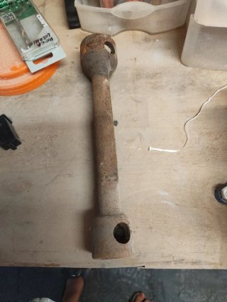 Llave de tubo grande para rueda de camión