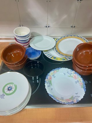 Vajilla rústica de porcelana con frutas