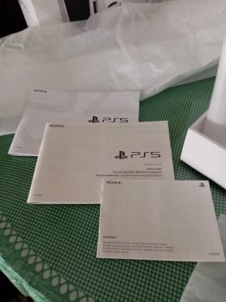 Caja SONY PS5 8K HDR sin roturas completa con libr