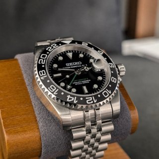 Seiko Mod GMT Bruce Wayne NH34 Automático 40 mm