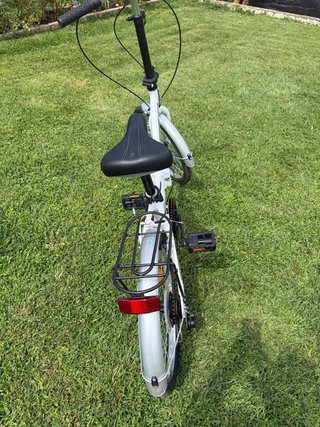Bicicleta plegable blanca