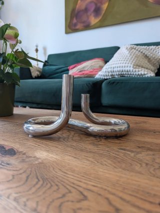 Candelabro de metal plateado