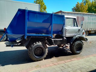 Unimog 900 con abonadora, restaurado