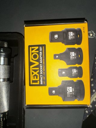 Llave dinamométrica Amazon Basics con adaptadores
