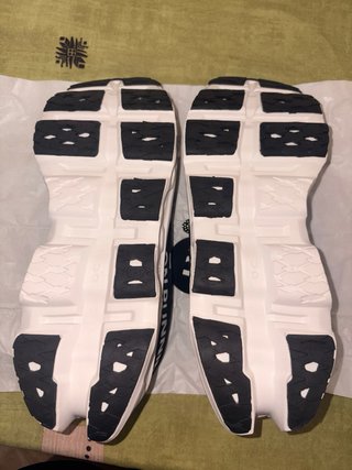 On Running Cloudmonster (1st gen) Negro/Blanco