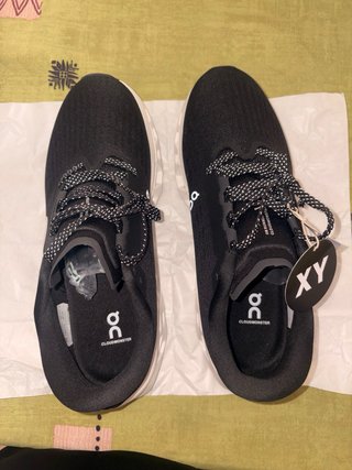 On Running Cloudmonster (1st gen) Negro/Blanco