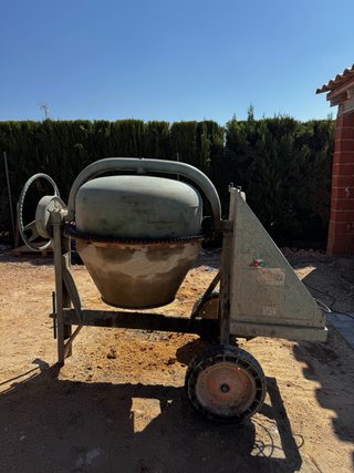 Hormigonera Umacon 300L Motor nuevo
