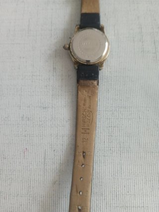 Reloj de pulsera Japona negro y dorado