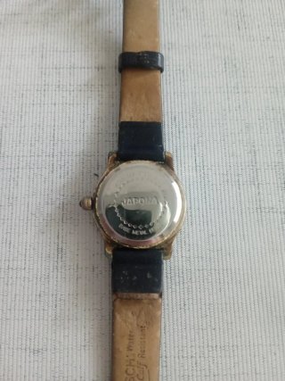 Reloj de pulsera Japona negro y dorado