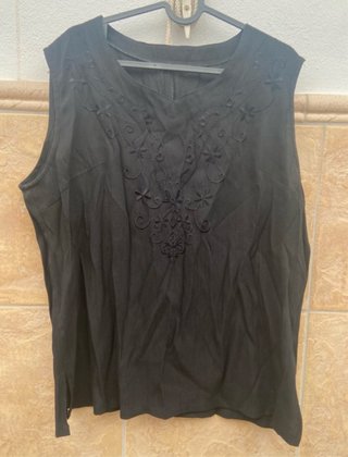 Blusa negra bordada talla XL
