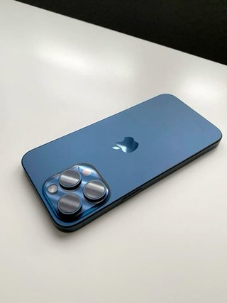 iPhone 15 Pro + 6 fundas (1 Apple)