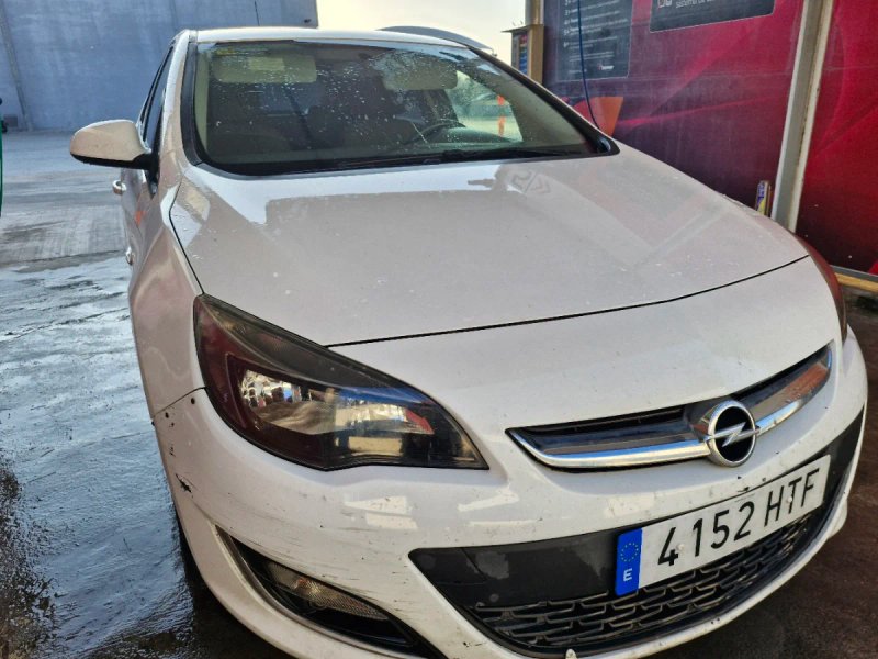 Opel Astra 2013 - foto 1