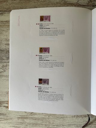 Los sellos, billetes e iconos de la Democracia