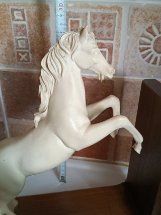 Figura caballo blanco