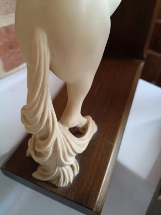 Figura caballo blanco