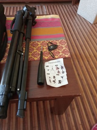 Trípode de cámara con funda y accesorios
