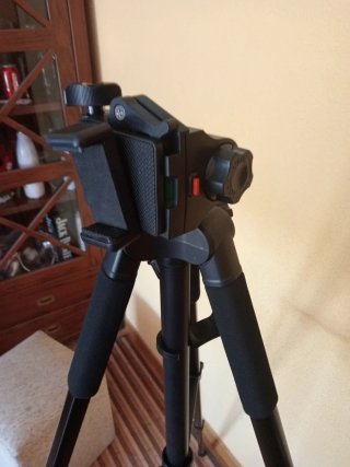 Trípode de cámara con funda y accesorios
