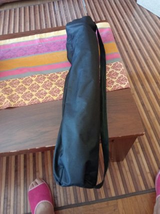 Trípode de cámara con funda y accesorios