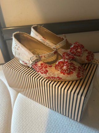 Traje de Fallera Beige y Rojo 5-6 años