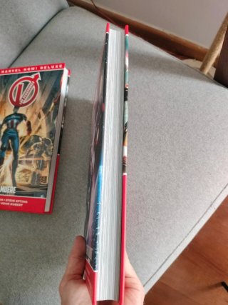 LOS VENGADORES DE JONATHAN HICKMAN 01 y 02