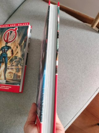 LOS VENGADORES DE JONATHAN HICKMAN 01 y 02