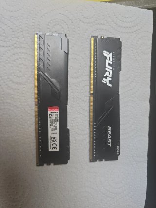 2x 8GB DDR4 Kingston Fury Beast RAM