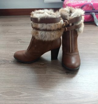 Botines tacón pelo marrón